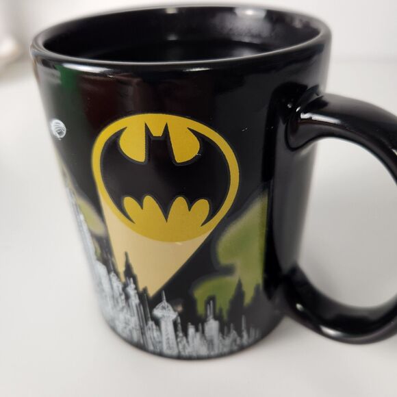 Batman Joker Skyline Color Changing 11 oz Coffee Mug - zak! Designs LOOT CRATE - Picture 6 of 12